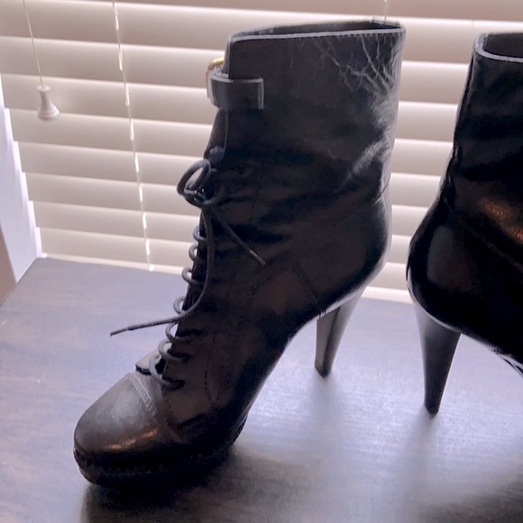 Burberry black lace up boots - Picture 2 of 7